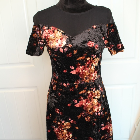 Monteau Dresses & Skirts - Elegant Black/Flower Velvety Midi Dress